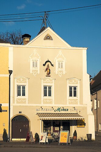 Haus Kirchenplatz 7 - Marienstatue - Auge Gottes