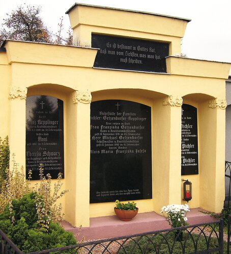 Friedhof Aschach - Grabstätte der Familien Getzendorfer - Keplinger - Pichler