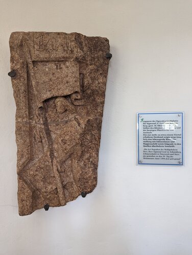 Pfarrkirche Aschach - Fragment der Grabplatte für Sigmund (I.) Graf von Schaunberg