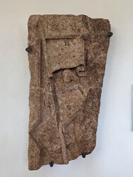 Pfarrkirche Aschach - Fragment der Grabplatte für Sigmund (I.) Graf von Schaunberg