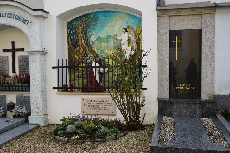 Friedhof Aschach - Grabstätte Kneidinger-Hiermann