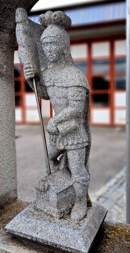 Statue Hl. Florian beim Feuerwehrzeughaus