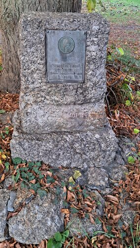 Schubertlinde mit Gedenkstein