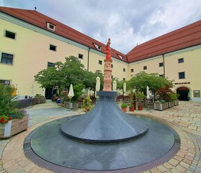 Brauhaus - Arik Brauer - Brunnen