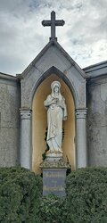 Friedhof - Marienstatue - Grabstätte Marianisten
