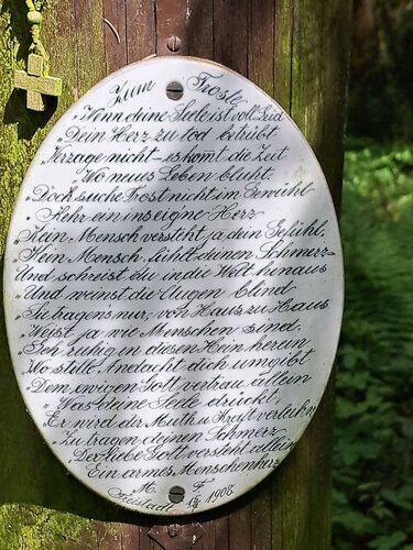 Waldandacht Bockau mit Stangenbild und Kastenkreuz