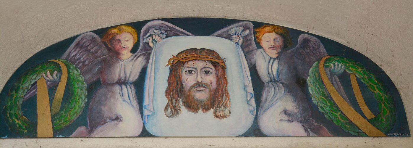 Kriegerdenkmal und Statue des hl. Johannes Nepomuk