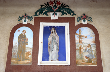 Oberkernecker - Hausbild mit Mauernische