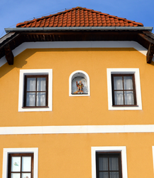 Kranzlbauer - Mauernische und Haussegen