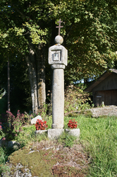 Marterl bei der Volksschule