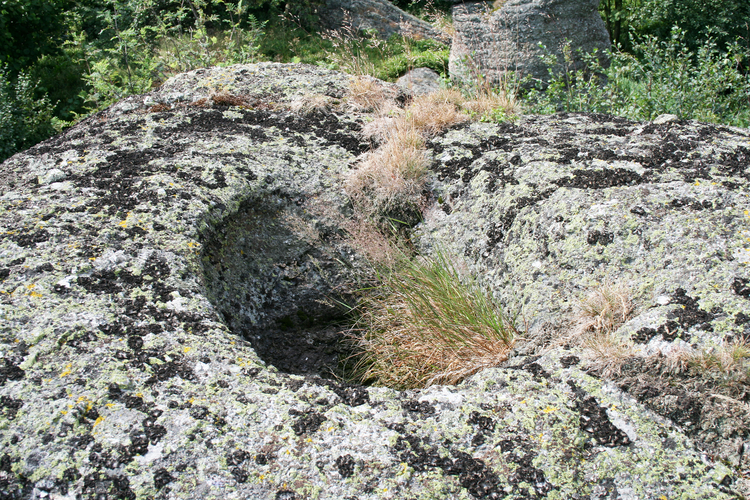 Schalensteine Kreuzstein Schale