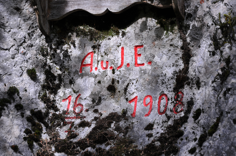 Ebenhoch-Stein  - Bildfelsen und Inschriftentafel