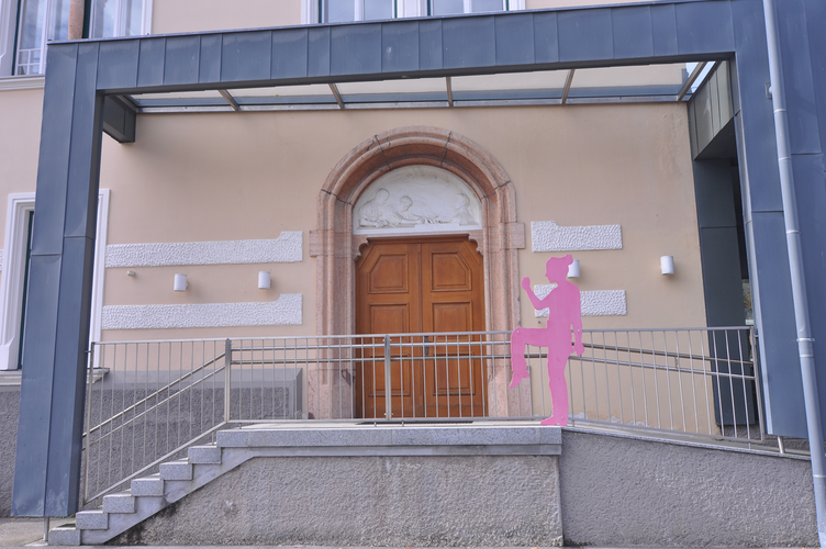 Theoriegebäude der HTBLA - Portal und Inschrift