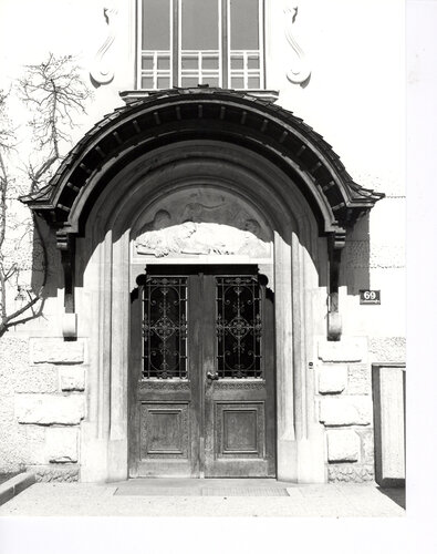 Theoriegebäude der HTBLA - Portal und Inschrift