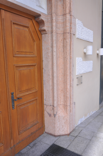 Theoriegebäude der HTBLA - Portal und Inschrift