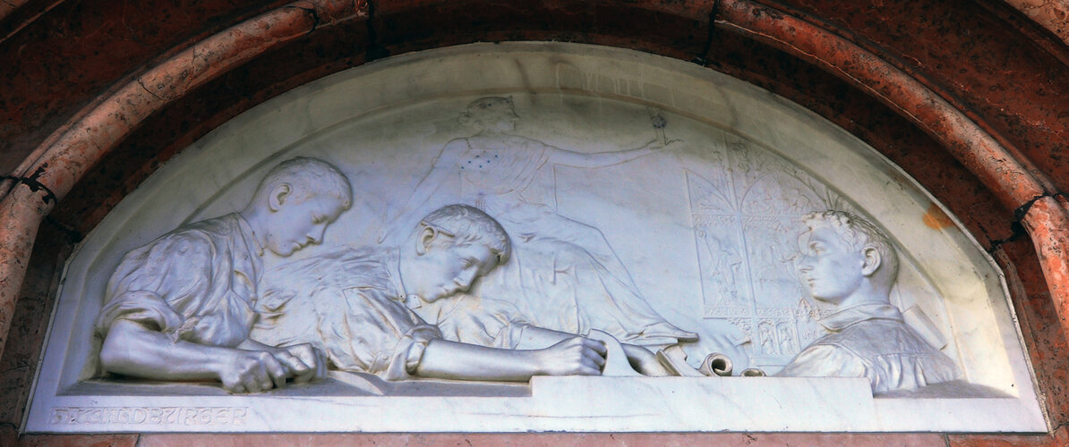 Theoriegebäude der HTBLA - Portal und Inschrift