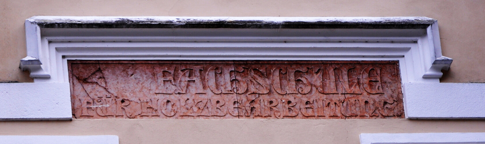 Theoriegebäude der HTBLA - Portal und Inschrift