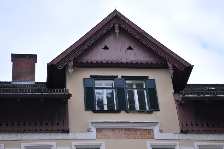 Theoriegebäude der HTBLA - Portal und Inschrift