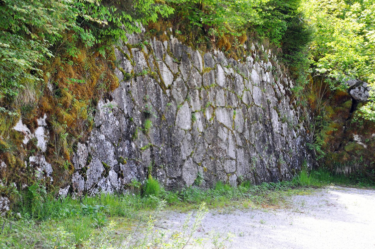 Stützmauer Salinenareal Lahn