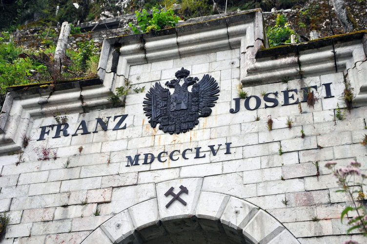 Franz-Joseph-Hauptschachtricht - Portal