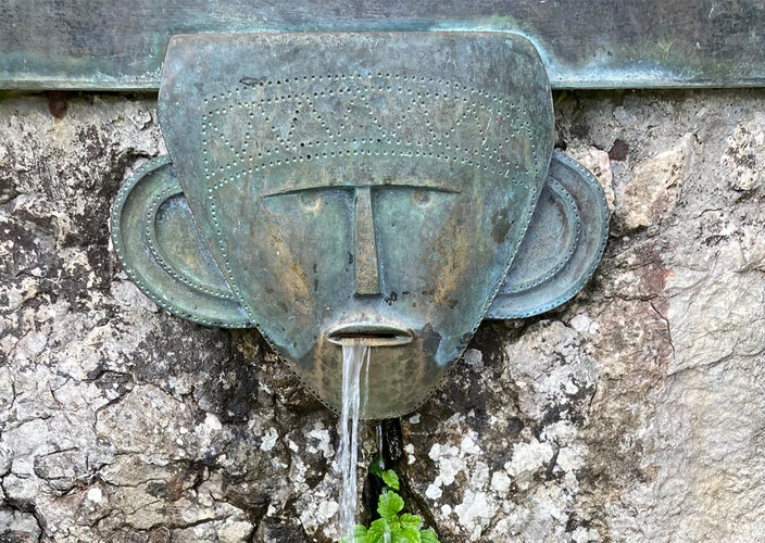 Gedenkbrunnen am Gräberfeld