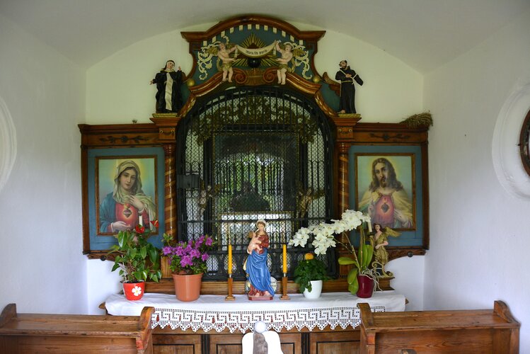Hinteraigner Kapelle und Hausbild