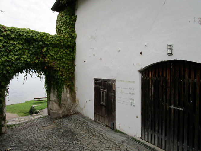 Historische Hochwassermarken Traunsee