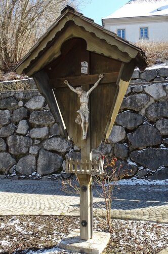 Abstellkreuz unterm Pfarrhof