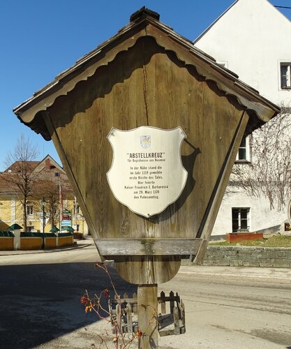 Abstellkreuz unterm Pfarrhof