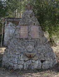 Obelisk beim alten Wasserschloss