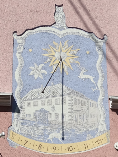 Alte Apotheke- Gedenktafel Zeller und Sonnenuhr