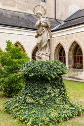 Immaculata im Klostergarten