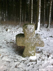 Steinkreuz im Kirchholz