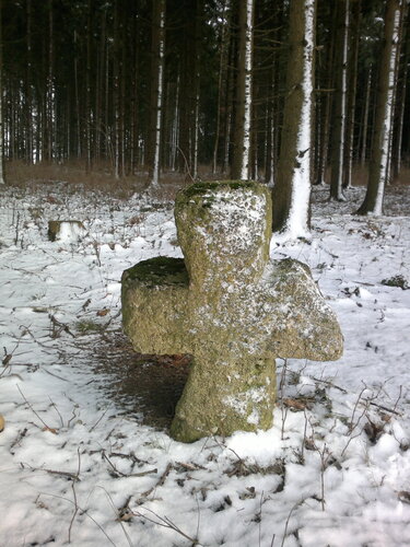 Steinkreuz im Kirchholz