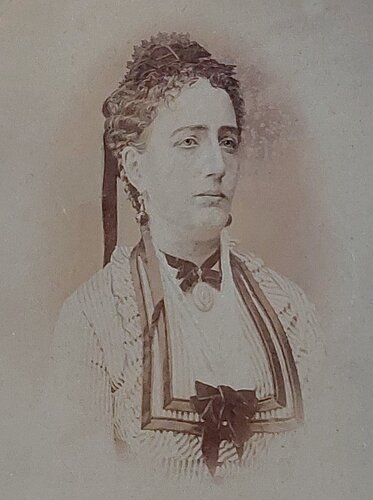 Kapelle mit Gruft-ehemalige Vargesvilla