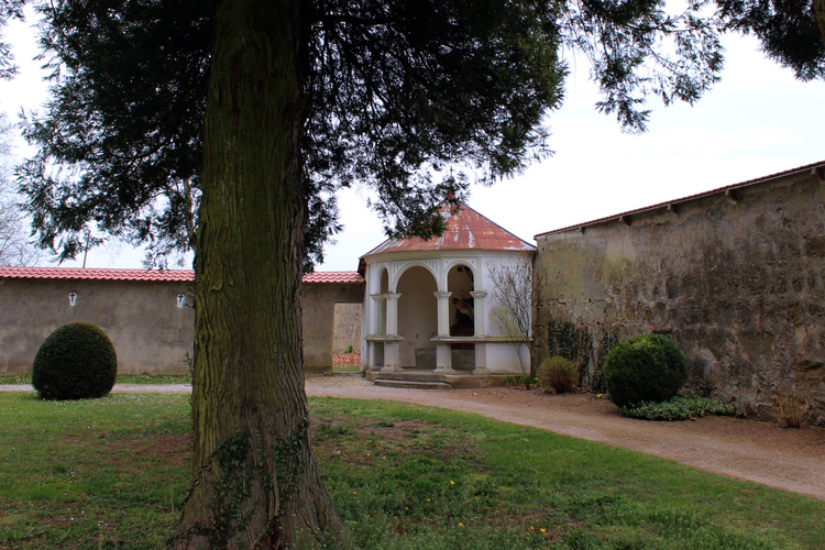 Klostergarten-Kreuzweg - Pieta Kapelle