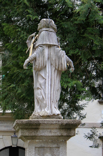 Klostergarten-Statue des Hl. Bernhard