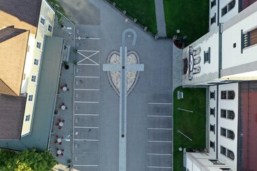 Kloster-Vorplatz ABTSTAB Pflasterung