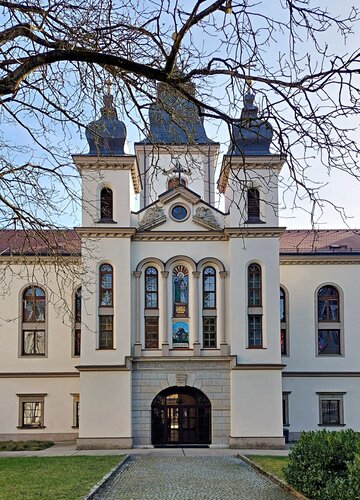Kloster-Pforte mit Klosterturm 