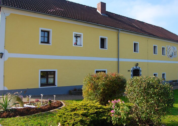 Kren Mauernischen Kreuz und Hausbild