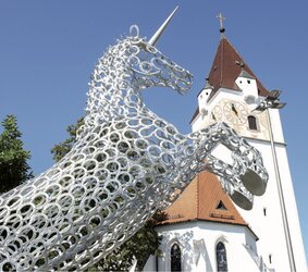 Perg Einhorn Hufeisenskulptur