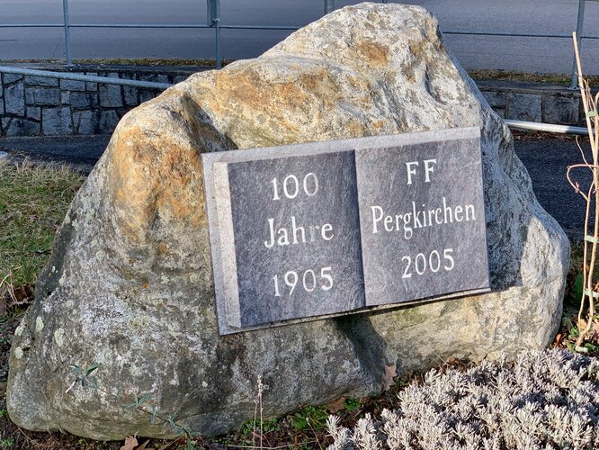 Gedenkstein 100 Jahre FF Pergkirchen
