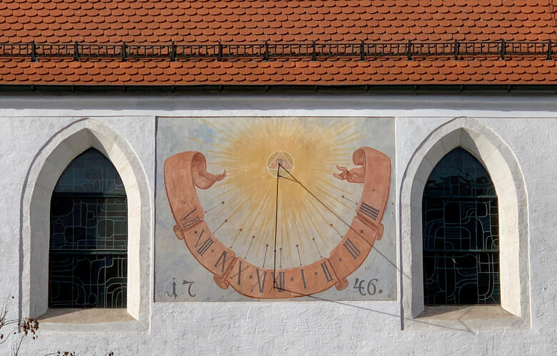 Pfarrkirche Perg - Sonnenuhr 