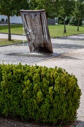 Dorfbrunnen an der Hauptstraße