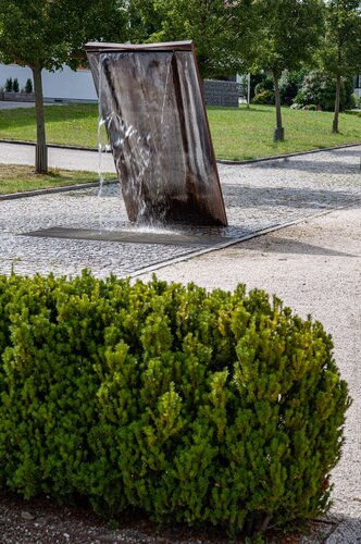 Dorfbrunnen an der Hauptstraße
