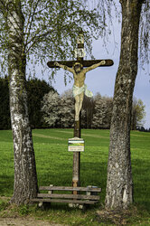 Wetterkreuz bei Straße zur Alm