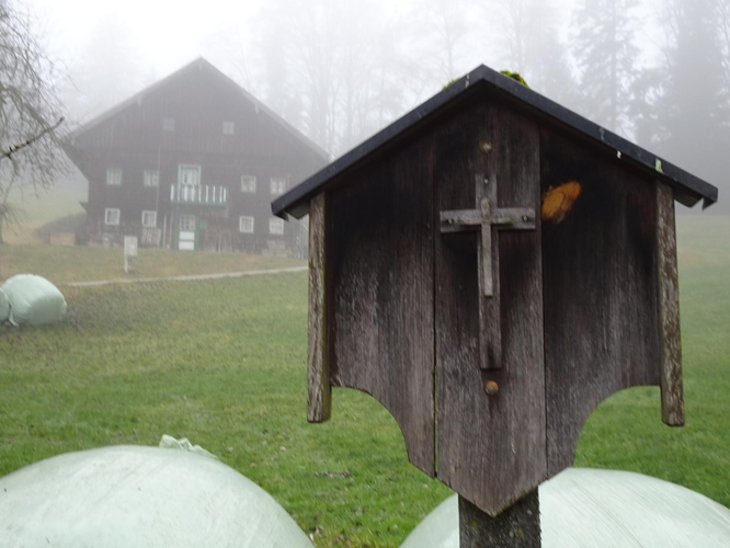 Schatzltafel vor dem Everlhaus