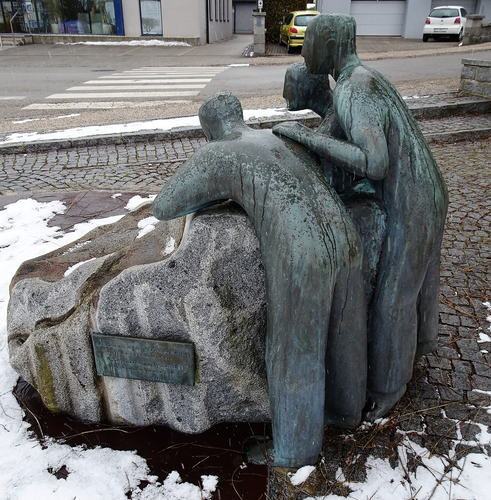 Dorfbrunnen und Brunnenfigur