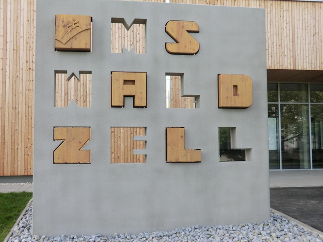 Kunst am Bau: Schullogo