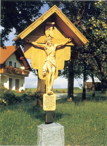 Gedenkkreuz Heimat- und Trachtenverein